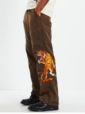 NWT MARKET Unisex Man Eater Embroidered Flight Pants Medium